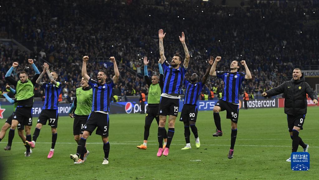 意媒：邓弗里斯的伤势不必过多担忧，预计可出战米兰德比（意媒：邓弗里斯伤情无大碍，有望出战米兰德比）