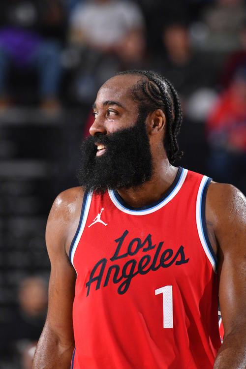 国家队征召！感谢邵佳一指导为青岛足球书写的精彩篇章（国家队召唤！致敬邵佳一指导为青岛足球写下的辉煌篇章）