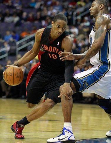 太犀利！看当年和中国男篮对阵时的闪电侠韦德（锋芒毕露！重温韦德当年对阵中国男篮的闪电表现）