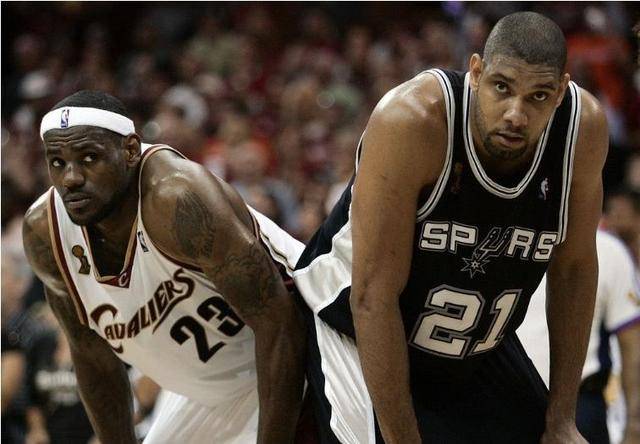 巴西记者：巴乙前锋克莱伯自由身加盟云南玉昆，签约两年（据巴西记者：巴乙前锋克莱伯自由转会云南玉昆，合同两年）