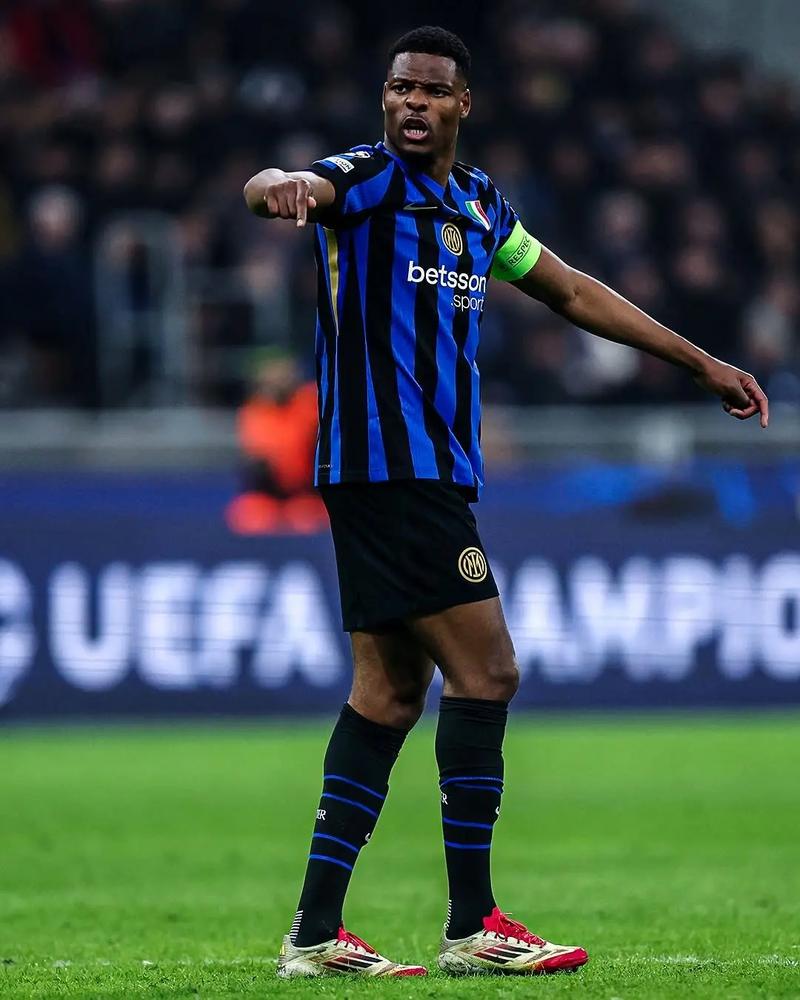 记者：马兹拉维被摩洛哥足协告知不要出战今日曼联的比赛（记者：摩洛哥足协要求马兹拉维缺席今天对阵曼联的比赛）