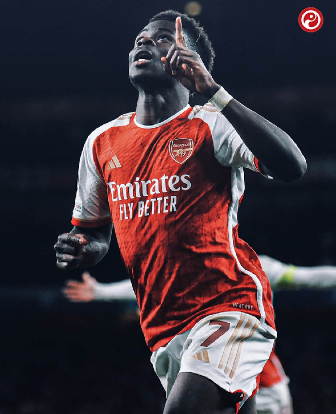 有惊无险，小麦和孔蒂所乘飞机警告灯误报导致飞机迫降（虚惊一场，小麦与孔蒂所乘航班因警示灯误报紧急降落）