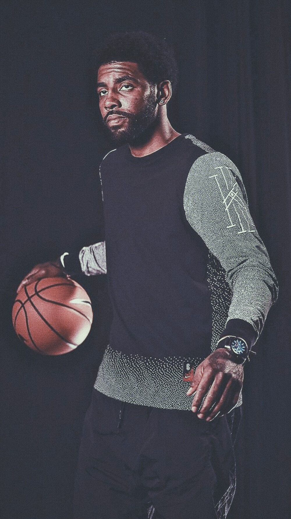 中超赛场争议判罚：VAR判罚引发热议,（中超争议判罚风波：VAR决定引发热议）