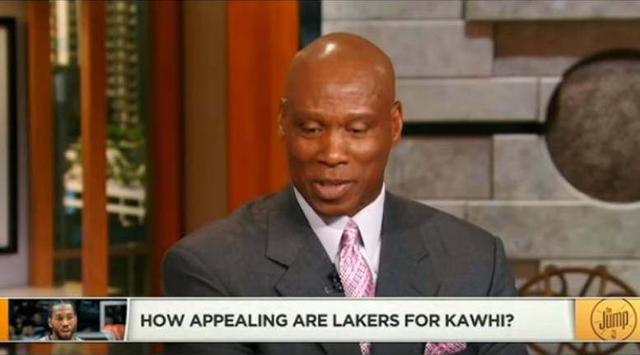 川超联赛出现暴力事件，凉山队球员比赛结束后飞踹裁判（川超联赛赛后爆发冲突：凉山队球员飞踹裁判）