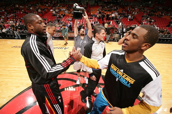 WCBA综述：四川&广东&武汉三连胜 邹广凤关键抢断助山东险胜江苏（WCBA战报：四川、广东、武汉豪取三连胜 邹广凤末节关键抢断助山东险胜江苏）