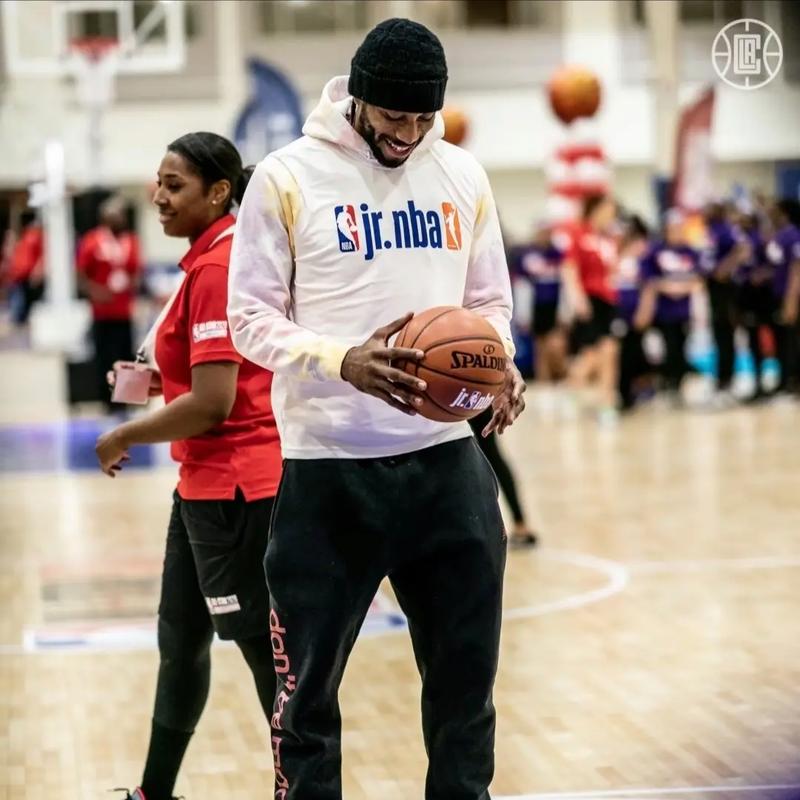 足球战术的新趋势：全能化（全能化引领足球战术新风向）