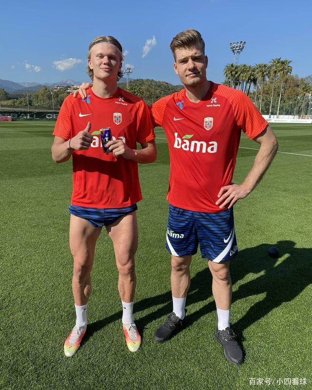 2026美加墨世界杯阿根廷球衣长袖版上身[哇][...（2026美加墨世界杯款阿根廷长袖球衣上身实拍）