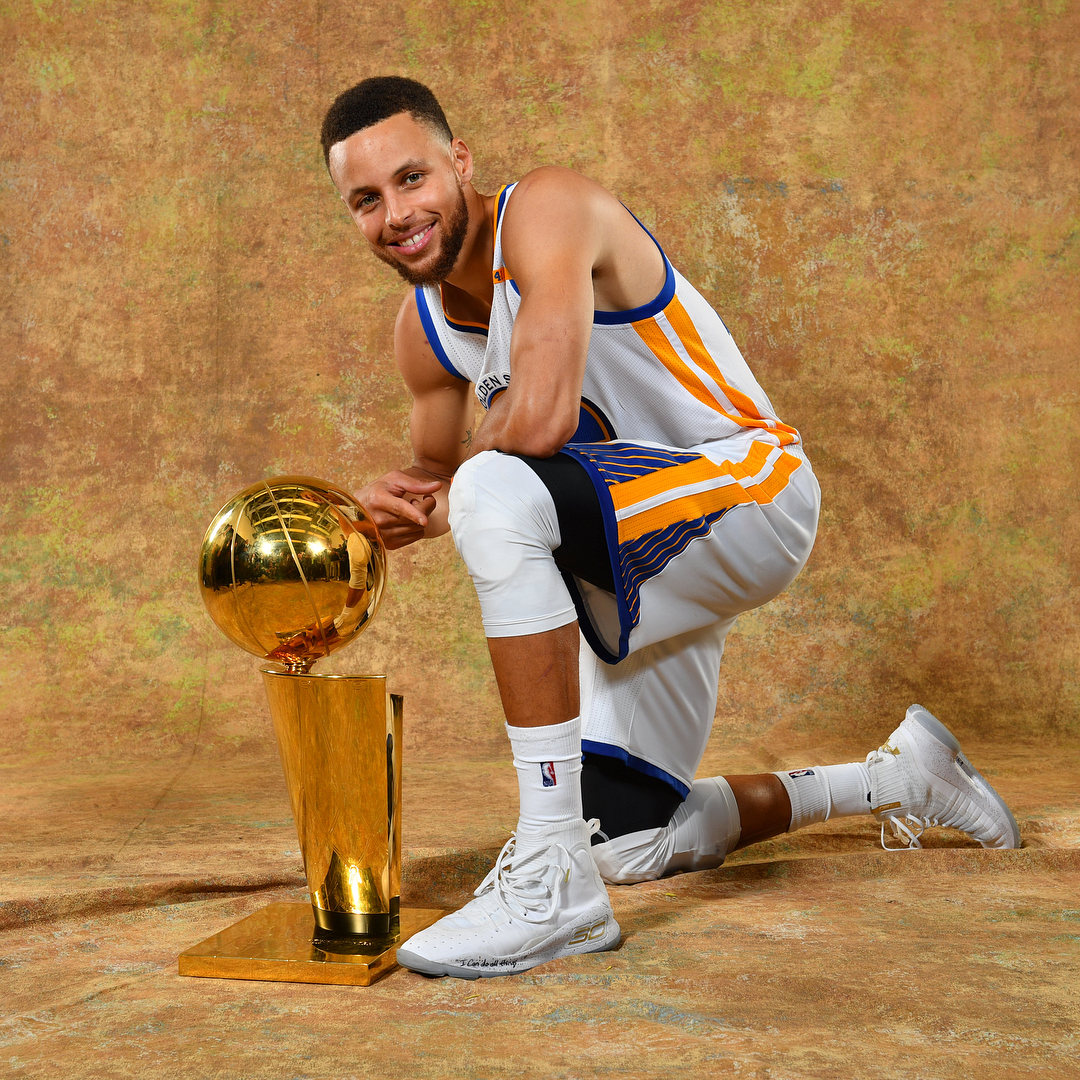 阿斯：皇马绝不会通过竞价来引援中卫，专注于合同到期的球员（阿斯报称：皇马拒绝为中卫引援竞价，转而瞄准合同到期球员）