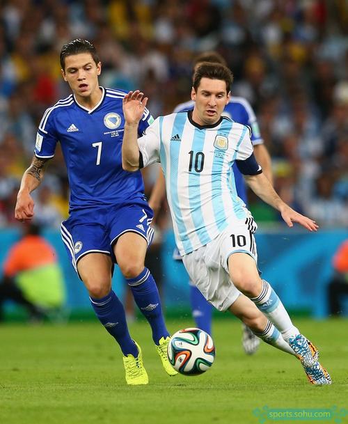 意媒：梅努是那不勒斯中场引援首选，备选方案包括弗拉泰西（意媒：那不勒斯锁定梅努为中场首选，弗拉泰西列为备选）