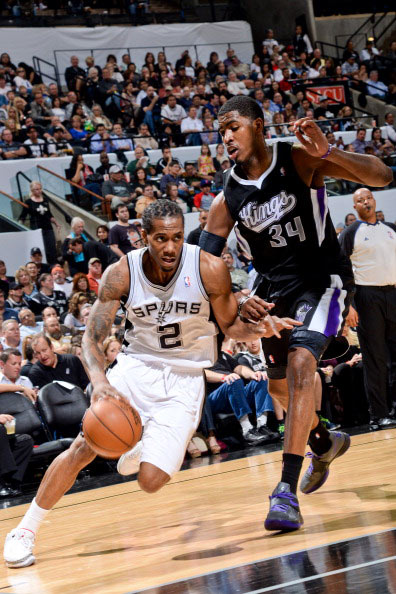 阿斯：皇马对贝林被肘后裁判未看回放感到愤怒，认为标准不一（阿斯：皇马不满裁判未回看贝林被肘，质疑判罚尺度不一）